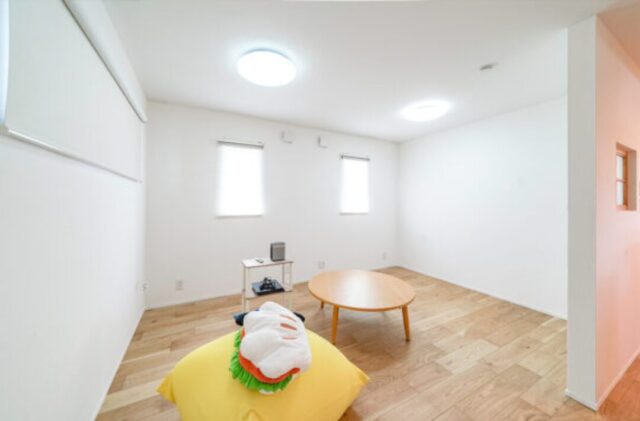 ブラック外壁が圧倒的な存在感を醸し出すデザイン性と機能性が両立した平屋 - トータルハウジング - こども部屋