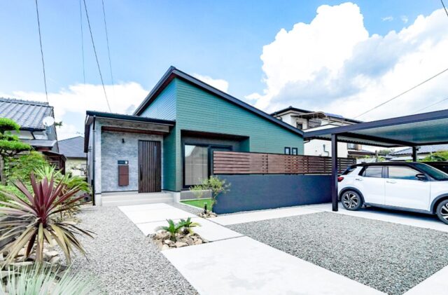 デザイン美と家事ラク機能が共演する南国リゾートのように明るく開放的な平屋 - トータルハウジング - 外観