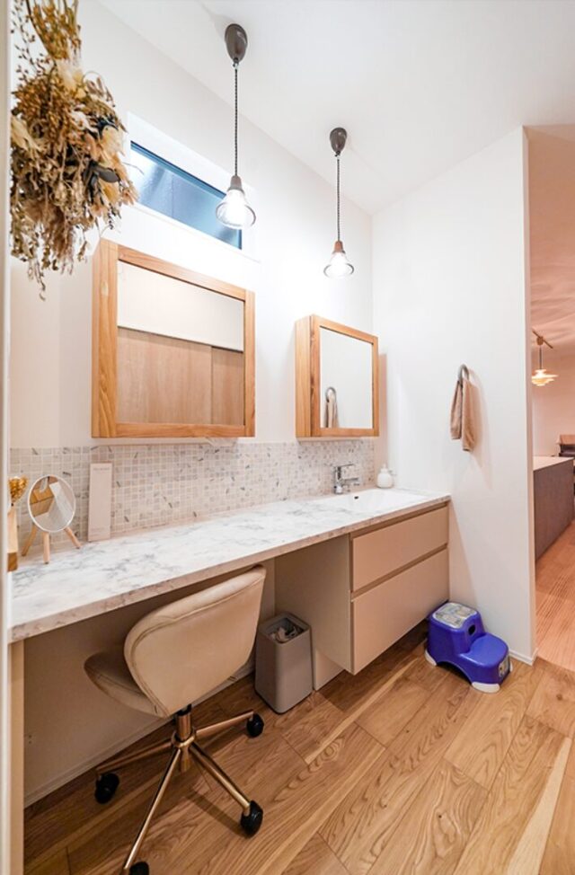 デザイン美と家事ラク機能が共演する南国リゾートのように明るく開放的な平屋 - トータルハウジング - 洗面スペース