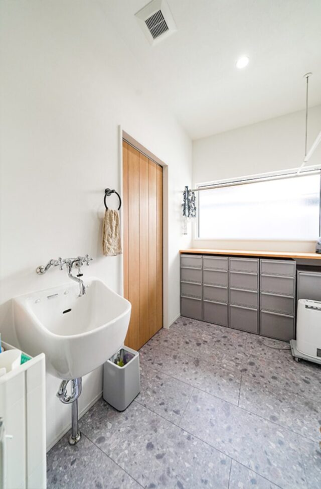 デザイン美と家事ラク機能が共演する南国リゾートのように明るく開放的な平屋 - トータルハウジング - サンルーム