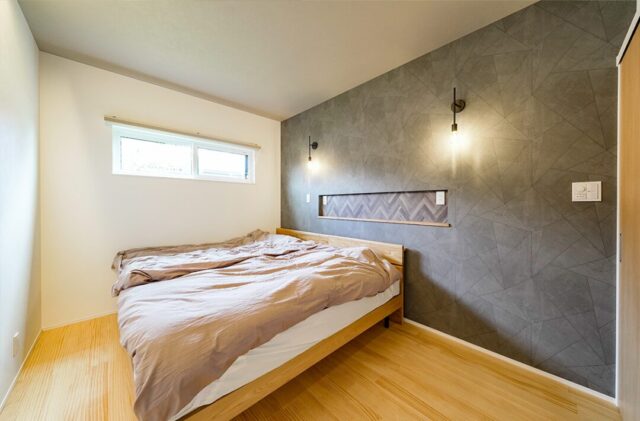 デザイン美と家事ラク機能が共演する南国リゾートのように明るく開放的な平屋 - トータルハウジング - 寝室