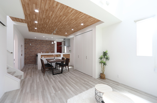 収納上手な2階建てナチュラルモダンコンパクトハウス - 空感考房CO.CO