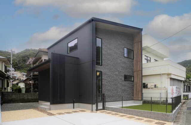 スキップフロア＆吹き抜けで開放的な洗練されたグレーモダンの邸宅 - 空感考房CO.CO - 外観