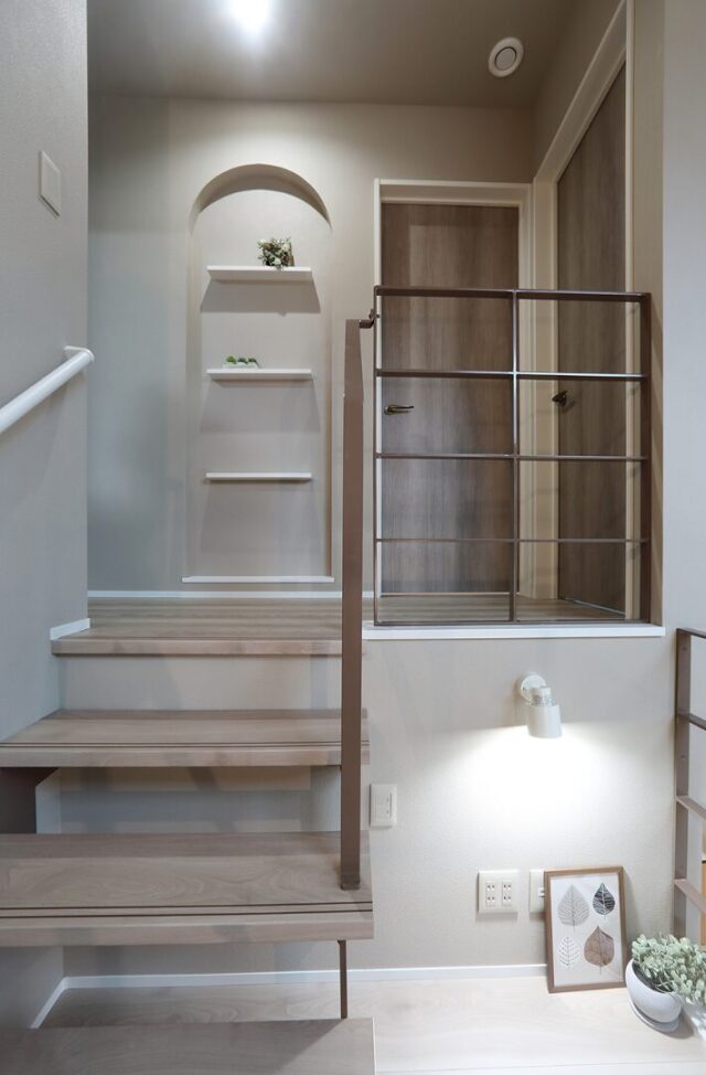 スキップフロア&吹き抜けで開放的な洗練されたグレーモダンの邸宅 - 空感考房CO.CO - 2階