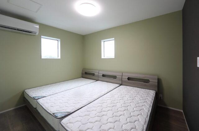 降り注ぐ開放的なモダンハウス - 空感考房CO.CO - 寝室