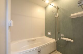 コンパクトな29坪に4LDKを叶えた 収納充実の爽やかなシンプルハウス - 空感考房CO.CO - 浴室