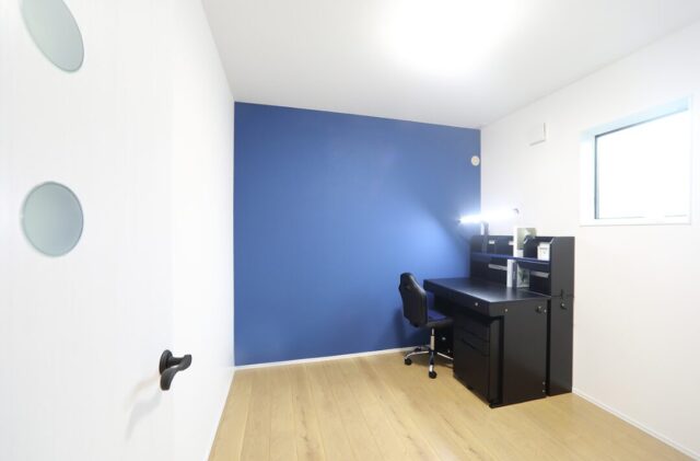 コンパクトな29坪に4LDKを叶えた 収納充実の爽やかなシンプルハウス - 空感考房CO.CO - 子ども部屋