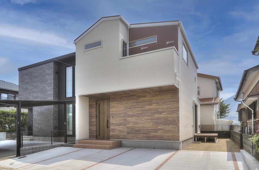 斜め框や吹き抜けで広がりを演出した約26坪の機能美あふれるコンパクトハウス - 空感考房CO.CO - 外観