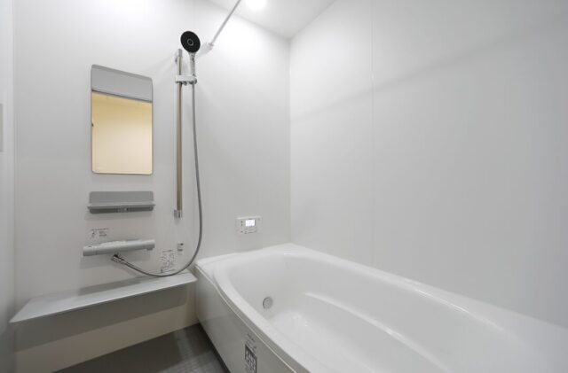 斜め框や吹き抜けで広がりを演出した約26坪の機能美あふれるコンパクトハウス - 空感考房CO.CO - 浴室