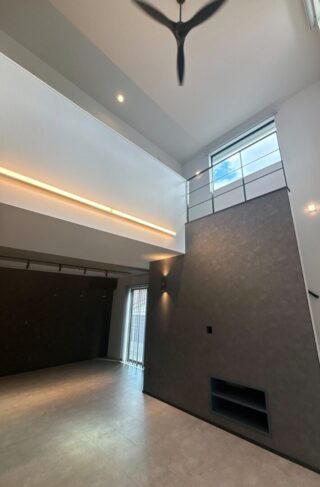 モダンなカリフォルニアスタイルとホテルライクが融合したお家 - ニッシンホーム - リビング