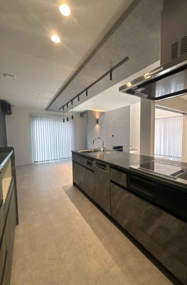 モダンなカリフォルニアスタイルとホテルライクが融合したお家 - ニッシンホーム - キッチン