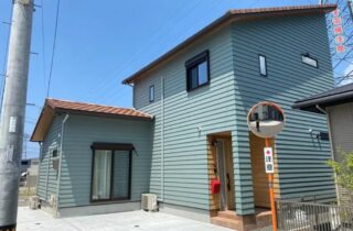 モスグリーンの外装に木の温もりが溶け込む洗練されたデザイン住宅 - 大成住宅 - 外観