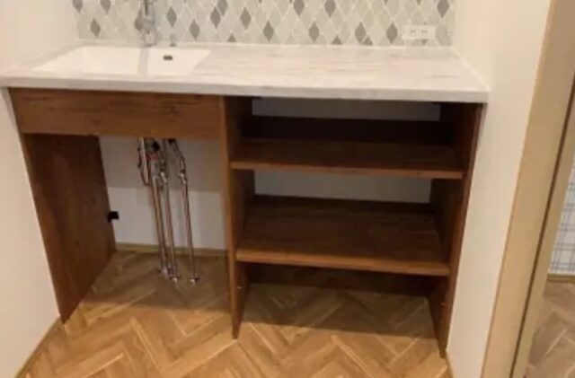 モスグリーンの外装に木の温もりが溶け込む洗練されたデザイン住宅 - 大成住宅 - 洗面スペース