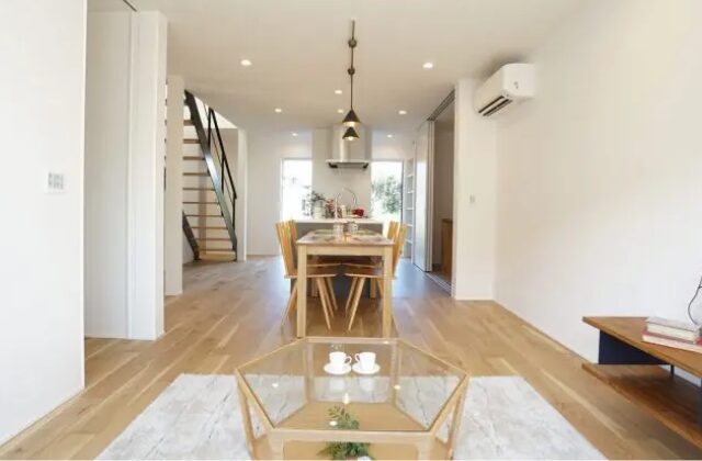 リビング - キッチンを中心とした間取りの快適さを追求した2階建て - ベネッツ