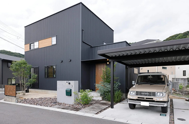 非日常を感じさせるカフェ風デザインの2階建て - ベネッツ
