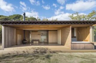 三角格子スクリーンと隠せるキッチンが魅力的な大空間LDKの住まい - ベネッツ - 外観