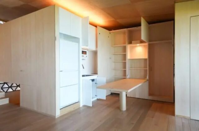 三角格子スクリーンと隠せるキッチンが魅力的な大空間LDKの住まい - ベネッツ - キッチン