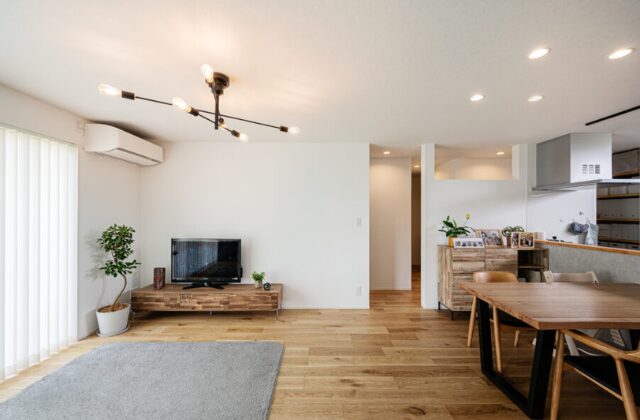 LDK - 大園建設 - 飽きのこないモノトーンデザインのシンプルな平屋
