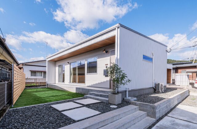 外構 - 大園建設 - 無機質素材×自然素材が調和する北欧モダンな平屋