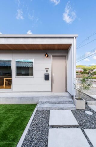 外観・玄関- 大園建設 - 無機質素材×自然素材が調和する北欧モダンな平屋