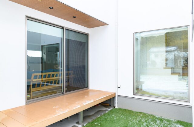 庭 - エースホーム - 白×木のナチュラルテイストでやさしい2階建て
