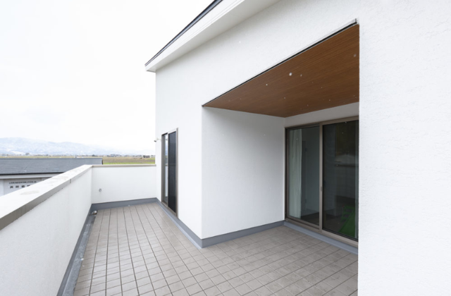 ベランダ - エースホーム - 白×木のナチュラルテイストでやさしい2階建て