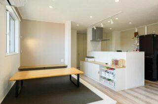 キッチン・ダイニング - エースホーム - 小上がり畳スペースが主役！機能性抜群な30坪の平屋