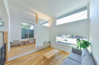 リビング - エースホーム - 美術館のような外観で洗練されたデザインの中庭があるお家