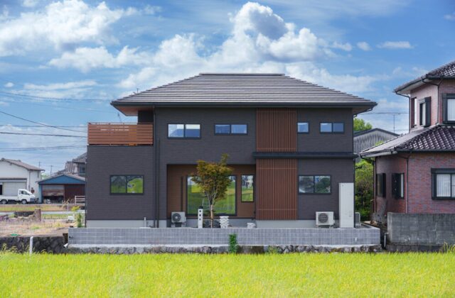 外観 - エースホーム - アンティーク家具が似合うレトロな雰囲気漂う2階建て