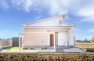 外観・正面 - エースホーム - 平屋と2階建ての良さが詰まったナチュラルデザインの平屋