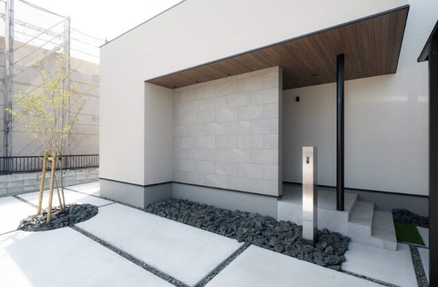 外観・玄関 - エースホーム - 高級感漂うホテルライクな吹き抜けがあるお家