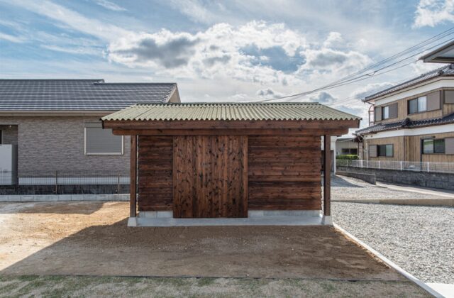 小屋 - 大園建設 - 景観に溶け込むナチュラルモダンな直線美の平屋