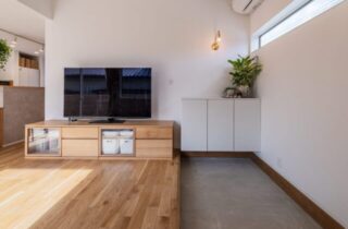 土間 - 大園建設 - 無機質素材×自然素材が調和する北欧モダンな平屋