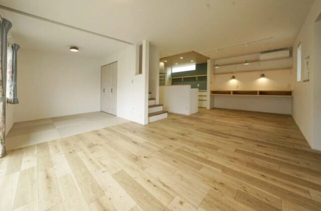 家事ラク動線を重視した木のぬくもりに包まれるナチュラルテイストの住まい - 大園建設 - LDK・和室