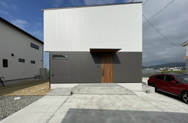 土間とスキップフロアで繋がる高気密・高断熱の2階建て